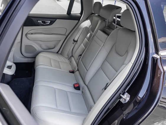 Volvo V60 cena 86900 przebieg: 130086, rok produkcji 2018 z Swarzędz małe 781